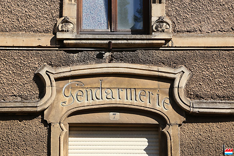 De Schäfferot mécht nees nëmmen hallef Saachen